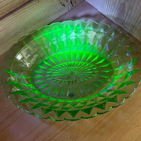 Uranium Starburst Green Glass Bowl 9” Vintage - Picture 2 of 6